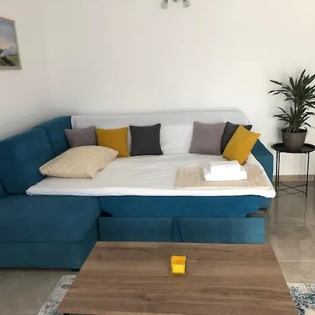 Leneda With Pool Pula