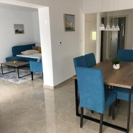 Leneda With Pool * Pula