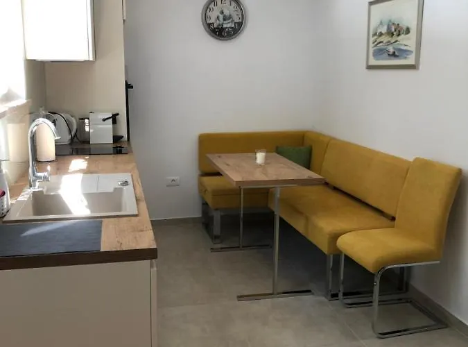 アパート Leneda With Pool プーラ