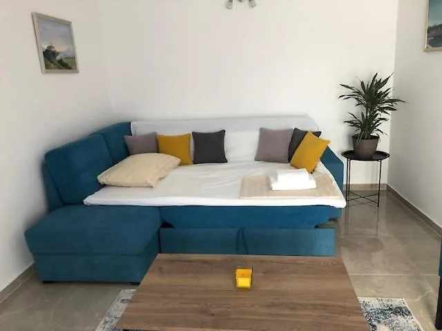 Leneda With Pool プーラ