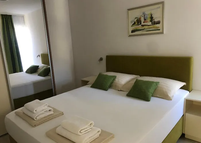 Leneda With Pool * Πούλα