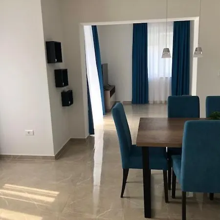 Leneda With Pool Pula