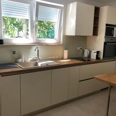 Leneda With Pool Pula