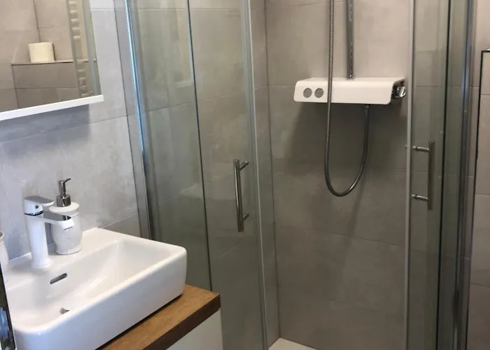 Leneda With Pool Pula