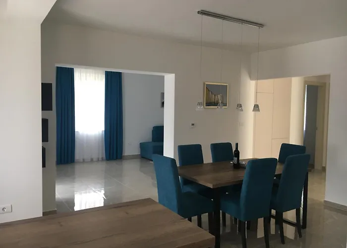 Апартаменти Leneda With Pool