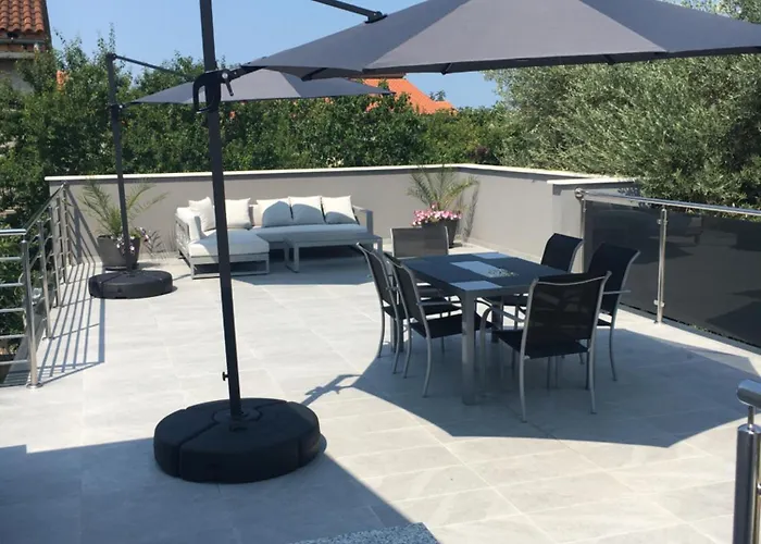 Апартаменти Leneda With Pool Пула